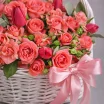 Заветная мечта - корзина с кустовыми розами и тюльпанами 2